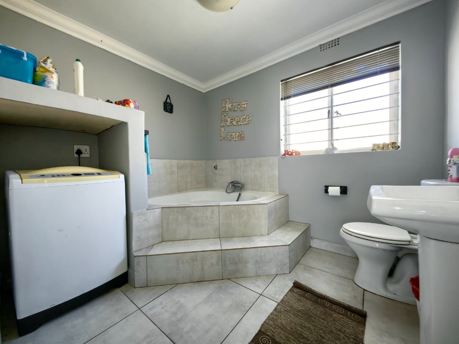 4 Bedroom Property for Sale in Richwood Western Cape